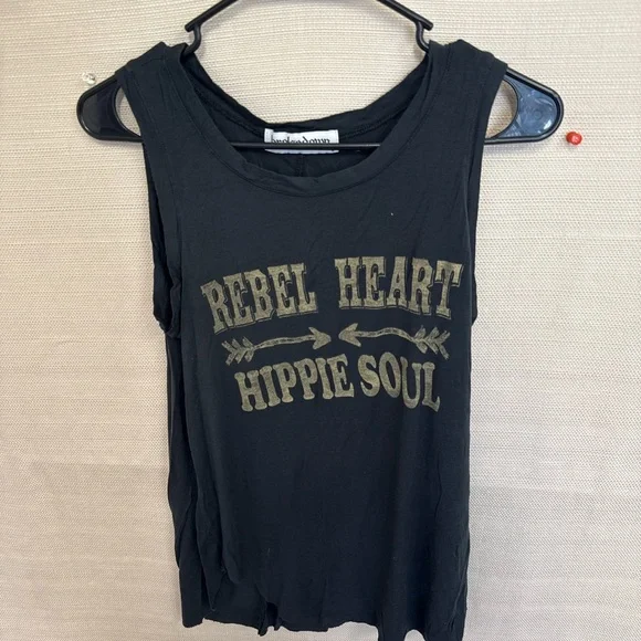 Rebel Heart Hippie Soul Black Muscle Tee - Picture 1 of 2